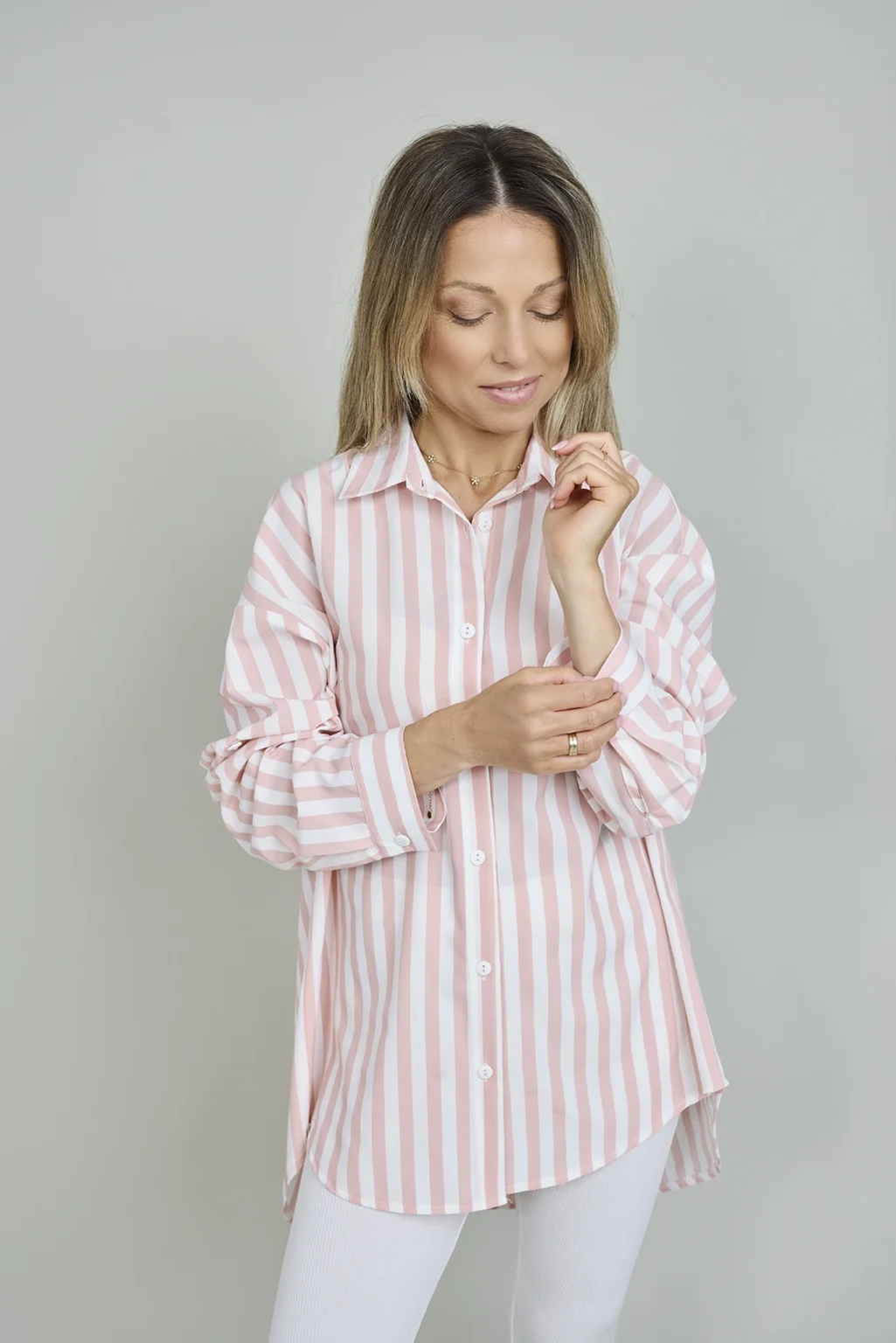 Koszula damska w paski oversize w kolorze różowym