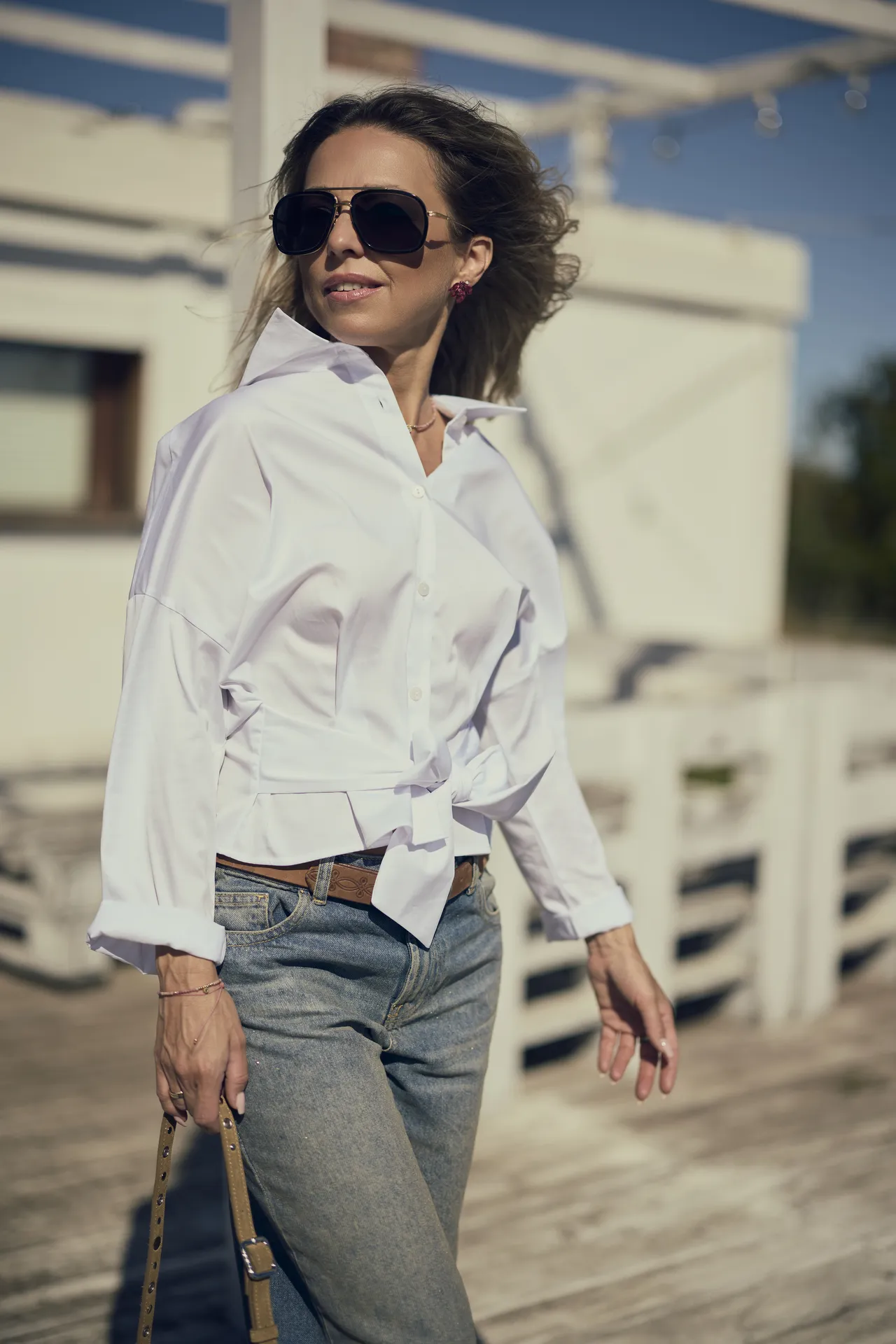 Biała koszula z wiązaniem z wiskozy